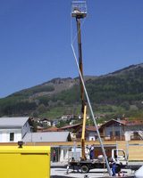 Hebebühne im Dorfeinsatz